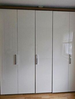 Kleiderschrank und Kommode - Braunschweig