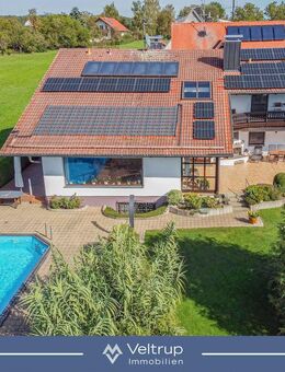 MODERNES LANDHAUS MIT HOCHWERTIGER SOLARTECHNIK, POOL UND BLICK INS GRÜNE - Greifenberg