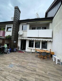 Charmantes Reihenmittelhaus mit solider Mieteinnahme und Garage in Schorndorf - Schorndorf (Baden-Württemberg)