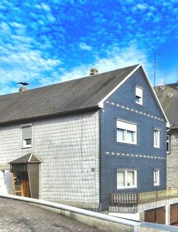 Ein Landhaus sucht tatkräftige "Nestbauer für eine Familie" ! Viel Platz in Haus, Hof und Nebengelass wird geboten. - Oberhain