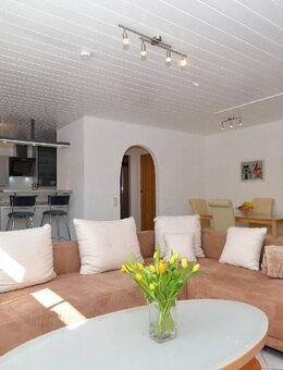Schöne, große 2-Zimmer-Wohnung mit Freisitz in Steinen-Weitenau, möbliert - Steinen (Baden-Württemberg)