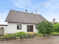 Interessantes Einfamilienhaus/Bungalow mit PV-Anlage und Ausbaupotential in Lutzingen - Lutzingen
