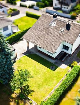 Einfamilienhaus (mit Einliegerwohnung), Garten und Garage in Staffel - Limburg (Lahn)