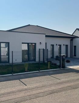 *RE/MAX Exklusiv!* Energieeffizienzhaus A Bungalow BJ 2022 mit 10 Jahren Garantie plus Ausbaureserve - Breisach (Rhein)