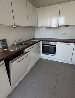 Geräumige 2-Zimmer-Wohnung mit separater Küche, Balkon und Duschbad - Dresden