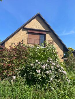 IDEAL FÜR HANDWERKER:.Zweifamilienhaus in Pinneberg-Waldenau mit Baugrundstück im hinteren Bereich - Pinneberg