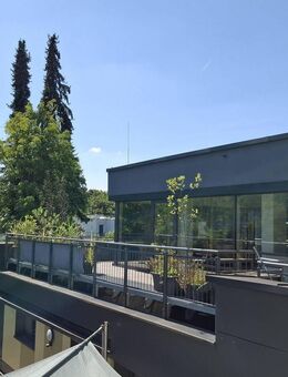 Schmuckstück Nymphenburg/Obermenzing - Exklusive Penthouse-Wohnung mit umlaufender Dachterrasse - München