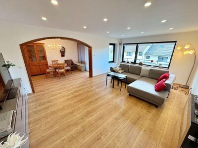 Bezugsfreie, kernsanierte 3,5-Zimmer Wohnung mit zwei Balkonen und TG Box in Mühlacker