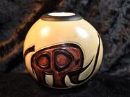 Original afrikanischer Teelichthalter aus einer Bamboo Frucht mit Motiv Elefant naiv - Alzenau