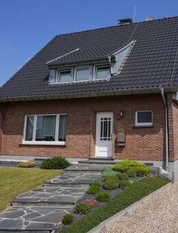 Saniertes und gepflegtes Einfamilienhaus mit großem Grundstück in Birten - Xanten