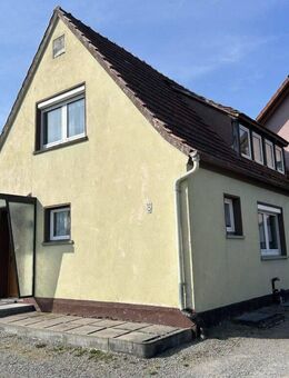 Wohnhaus mit kleinem Gartenanteil - Fuchsstadt