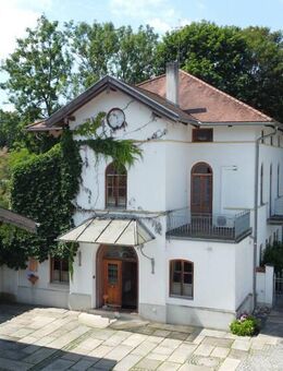 Prachtvolle Rarität und einmalige Schönheit! Villa im Toskana-Stil mit parkähnlicher Gartenanlage - Garching (Alz)