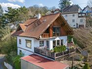 Engel & Völkers: Holzhaus mit fantastischem Blick auf die malerische Rheinlandschaft - Linz (Rhein)