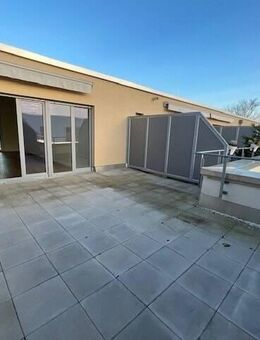 Großzügiges, sonniges 3-Zimmer-Penthaus mit großer Dachterrasse und 2 TG-Stellplätzen - Rastatt