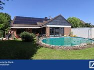 Familienfreundliches, freistehendes und modernisiertes Einfamilienhaus mit schönem Pool - Grevenbroich