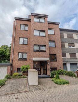 Wohnen am Schlosspark - großzügige Erdgeschosswohnung mit Terrasse und Garage - Mönchengladbach