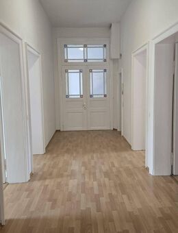 Charmante Altbauwohnung in zentraler Lage von Hameln - großzügiger Raum und historische Eleganz. - Hameln