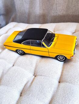 KONVOLUT--Modellauto 1:24 -OPEL--Opel GT--Commodore---Corsa--Diplomat---Omega-- VB - Meckenheim