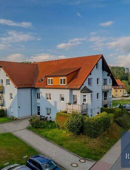 Wohnen mit Fernblick: Ruhige 2-Zimmer-Wohnung Top-Lage! mit Wohnküche, eig. Stellplatz, in Schönfeld - Thermalbad Wiesenbad