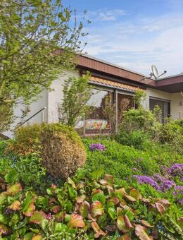 Usingen: Einfamilienhaus mit vermietetem Anbau! - Usingen