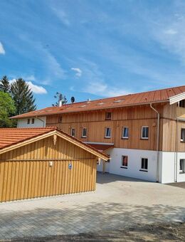 Ruhige und großzügige 4 Zimmer DG Wohnung mit West Loggia am Naturschutzgebiet - Valley