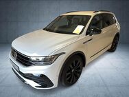 VW Tiguan, 1.5 TSI R-Line Black Style, Jahr 2022 - Frankfurt (Main)