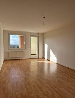 Endlich zu Hause - Teilsanierte 2,5 Zimmer mit Balkon - Kiel
