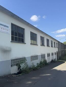 "Acht Wohnungen - Zwei Hallen-viel Potential" - Breitscheidt