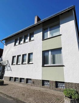 Zwei Häuser/eine Gewerbehalle/Garagenanlage & Büroeinheit - Lohfelden