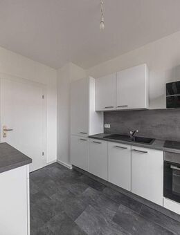 Szeneviertel: 2 Zimmer I Balkon I neue Einbauküche I modernes Tageslichtbad mit Dusche - Leipzig