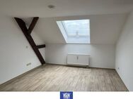 Individuelle und zentral gelegene Dachgeschoss-Wohnung mit offener Küche! - Bischofswerda