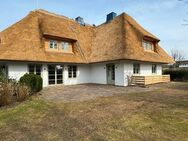 VIS Á VIS VOM BENEN-DIKEN-HOF: Renoviertes Einzelhaus mit Doppelgarage in Keitum auf Sylt - Sylt
