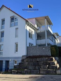 Tolle 3,5 Zi. Wohnung mit Gartenanteil, Garage, EBK und Aufzug - Bad Boll