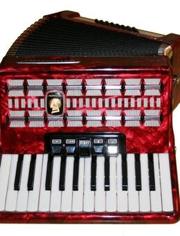 Verkaufe Akkordeon "Weltmeister Seriano" - Dresden