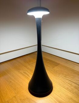 NoirGlow – Elegante schwarze Akku-Tischlampe, dimmbar & kabellos - Langenberg