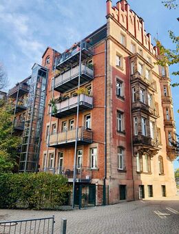 Provisionsfrei sanierte Altbauwohnung mit Balkon und Aufzug - Nürnberg