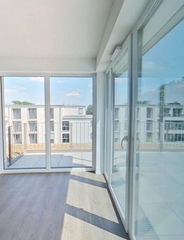 Ihr Wohlfühl-Zuhause: Seniorengerechte 2-Zi.-Whg. mit riesigem Balkon, EBK und modernem Bad - Verl