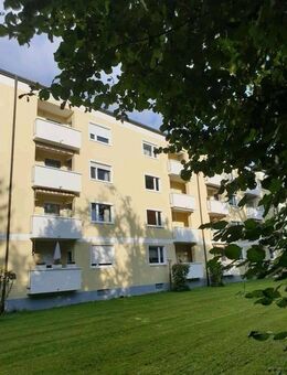 Lehrstehende 3 Zimmer-Wohnung mit Balkon in ruhiger, sonniger Lage - Kirchseeon