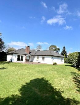 Parkähnliches Grundstück mit wunderschönem Einfamilienhaus inkl. Ausbaureserve in Ahrensburg zu verkaufen - Ahrensburg