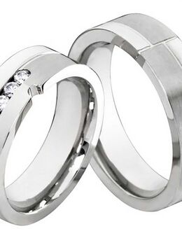 Eindrucksvolle Edelstahlringe E148 mit Zirkonias und Gravur - Aholming