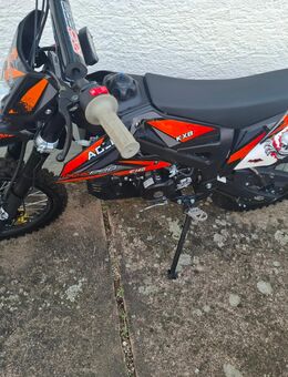 Verkaufe 140ccm dirtbike der Marke KXD Pro mit Helm und schutzjacke - Munningen