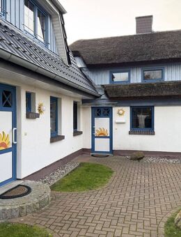 Liebenswerte Eigentumswohnung "Seemöwe" mit Reetdach, Sauna und Kamin in Strandnähe & Wohnfühlfaktor inklusive - Zingst (Ostseebad)