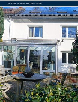 Modernisiertes Reihenendhaus mit eindrucksvollem Garten - Schöneck