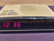 The Nightline Radiowecker Philips AJ-3180 aus den frühen 1980er Jahren, Mittelwelle und UKW (FM). - Schwabach