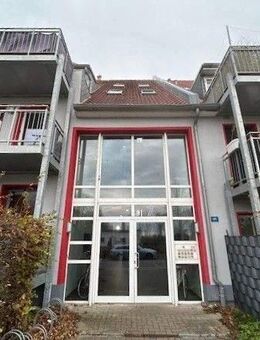 Charmante 3-Zimmer Wohnung mit offener Küche und Bad mit Wanne im Hochparterre mit Balkon - Sande