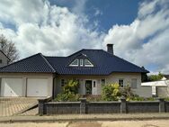 Schickes und freistehendes Einfamilienhaus mit Doppelgarage in 52399 Merzenich - Merzenich