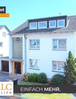 Dreifamilienhaus mit Traumgarten, Garagen und Chance auf Baugrundstück - Köln