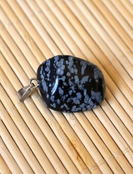 Schuck-Echstein, Schwarz, weiß gesprenkelt mit silberfarbenen Anhänger 2,5cm - Bautzen