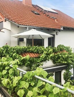 Solide Kapitalanlage in Bonn-Holzlar: Wohn- und Geschäftshaus mit Südwest-Garten und Pool - Bonn