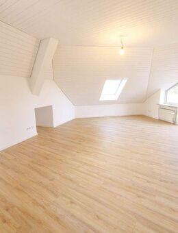 Helle 2-Zimmer-Dachgeschosswohnung mit Blick ins Grüne - Würzburg